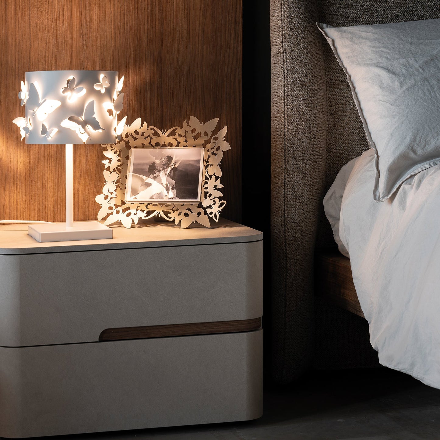 Modern Farfallosa table lamp