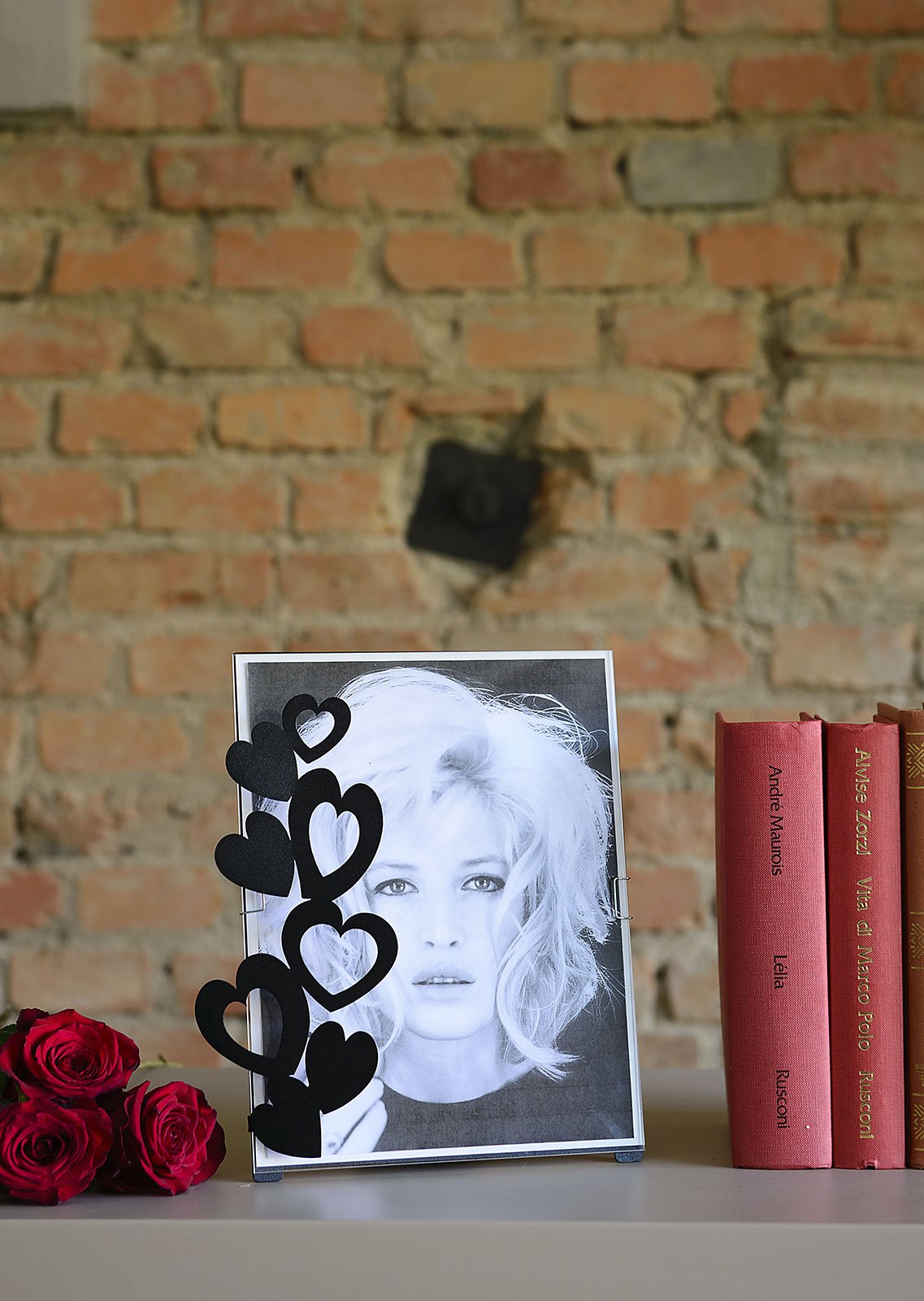 Small "Hearts" design photo frame