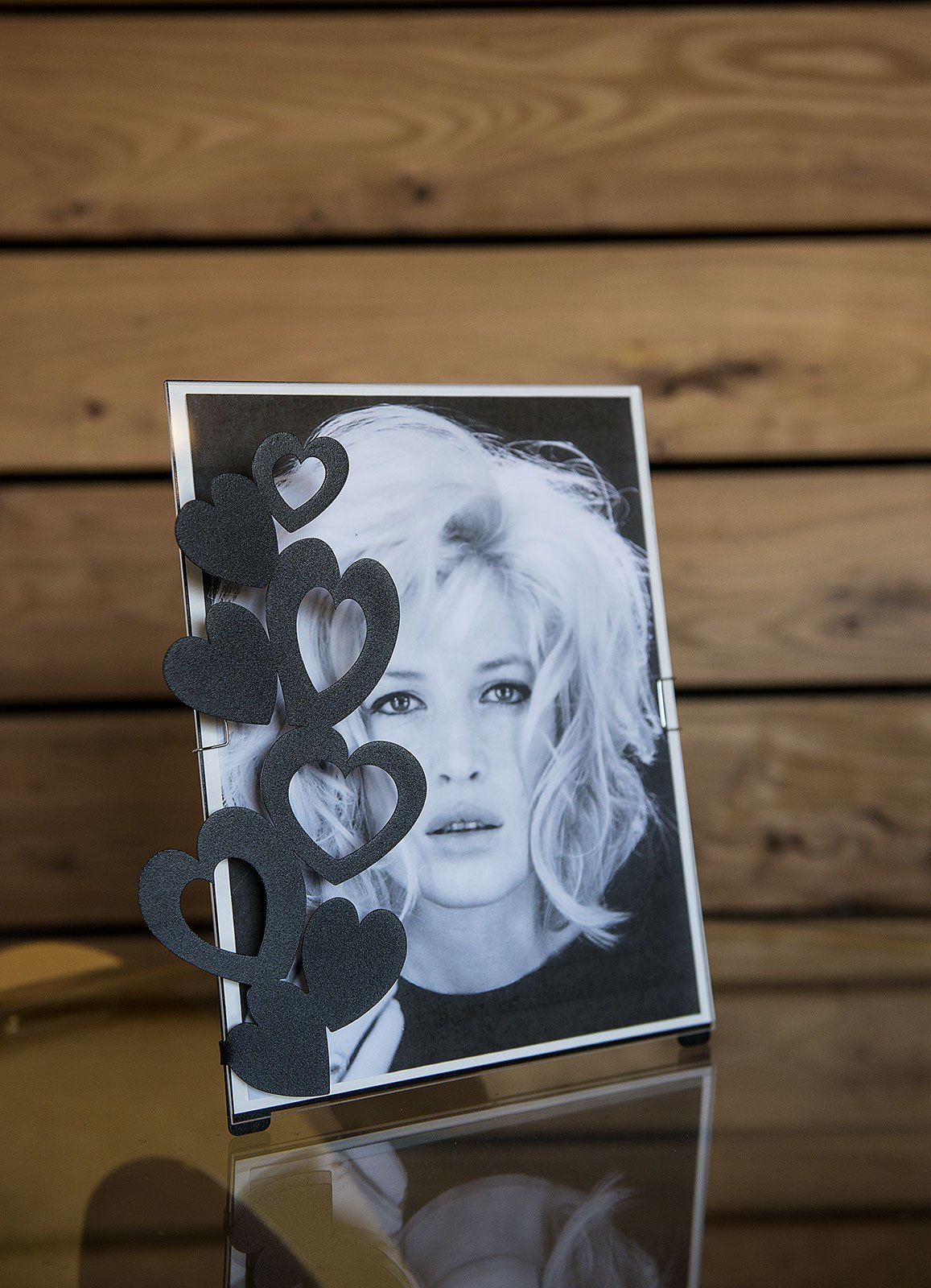 Large "Hearts" design photo frame