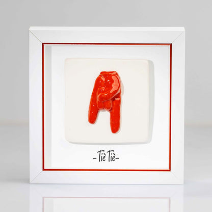 corna rosse in ceramica con cornice bianca con rigo rosso