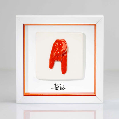 corna rosse in ceramica con cornice bianca con interno rosso