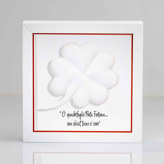 Cornice in legno con quadrifoglio in ceramica – simbolo di fortuna e amore